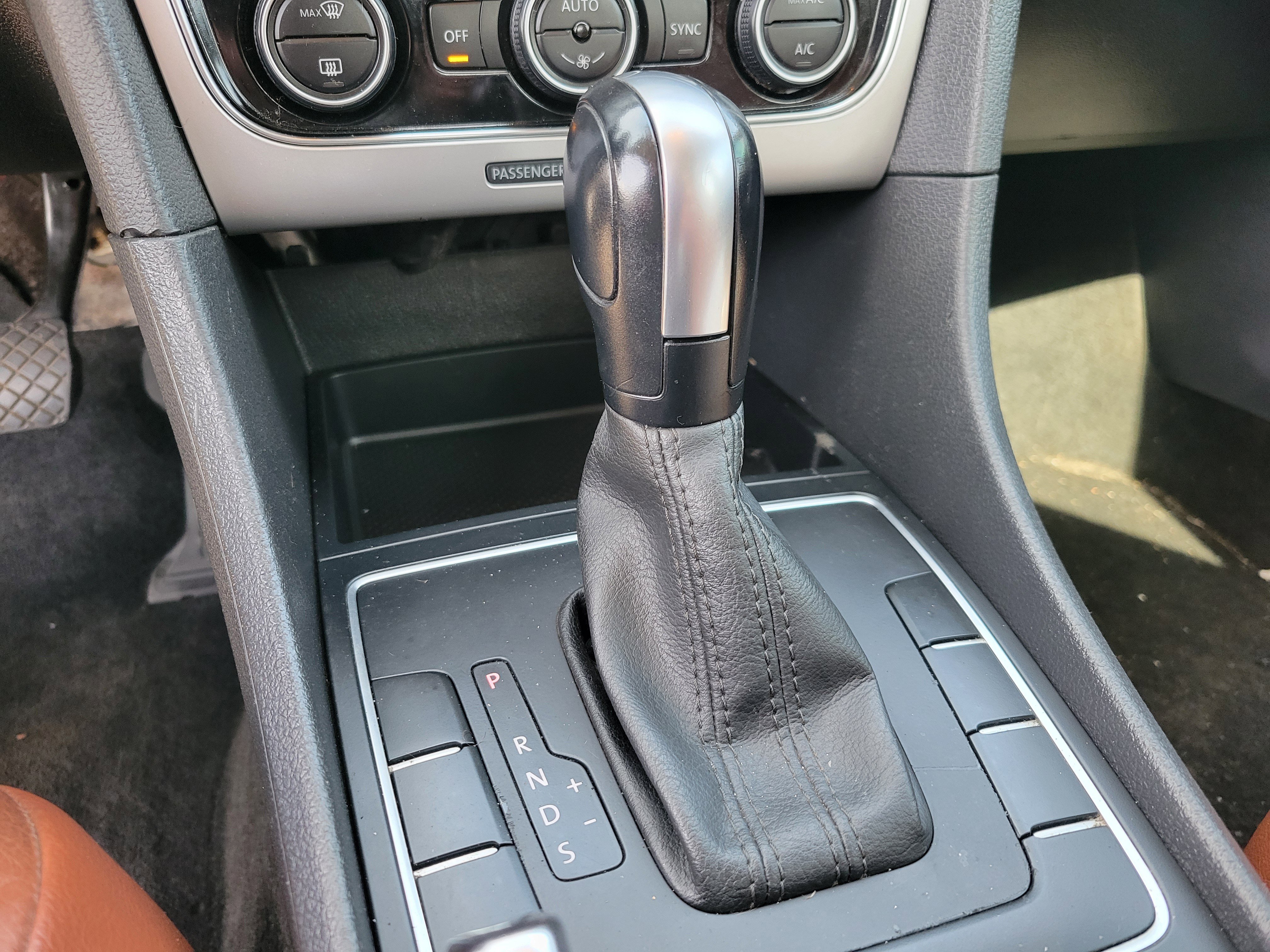 Used 2017 Volkswagen Passat 1.8T S image 9