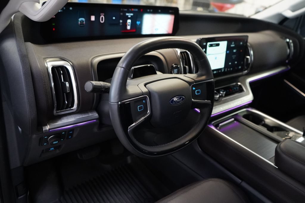 New 2025 Ford Expedition Platinum w/ Platinum Ultimate Package AWD/4WD image 15