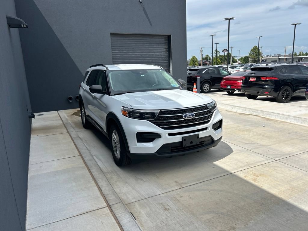 Used 2021 Ford Explorer XLT RWD image 3