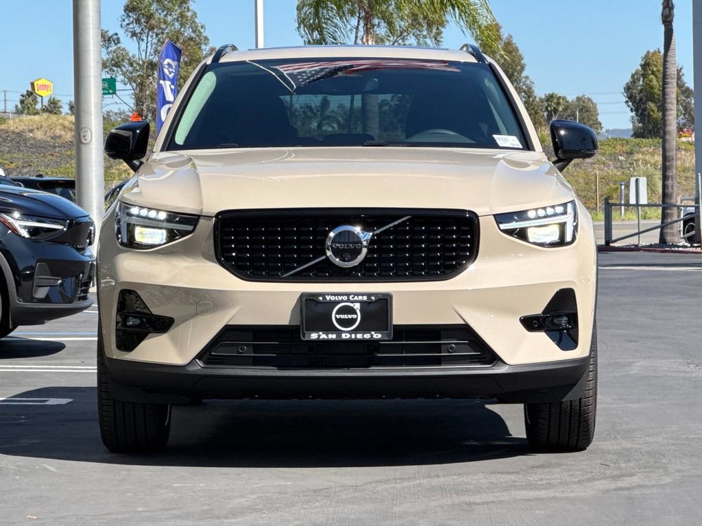 New 2026 Volvo XC40 B5 Plus w/ Climate Package image 8
