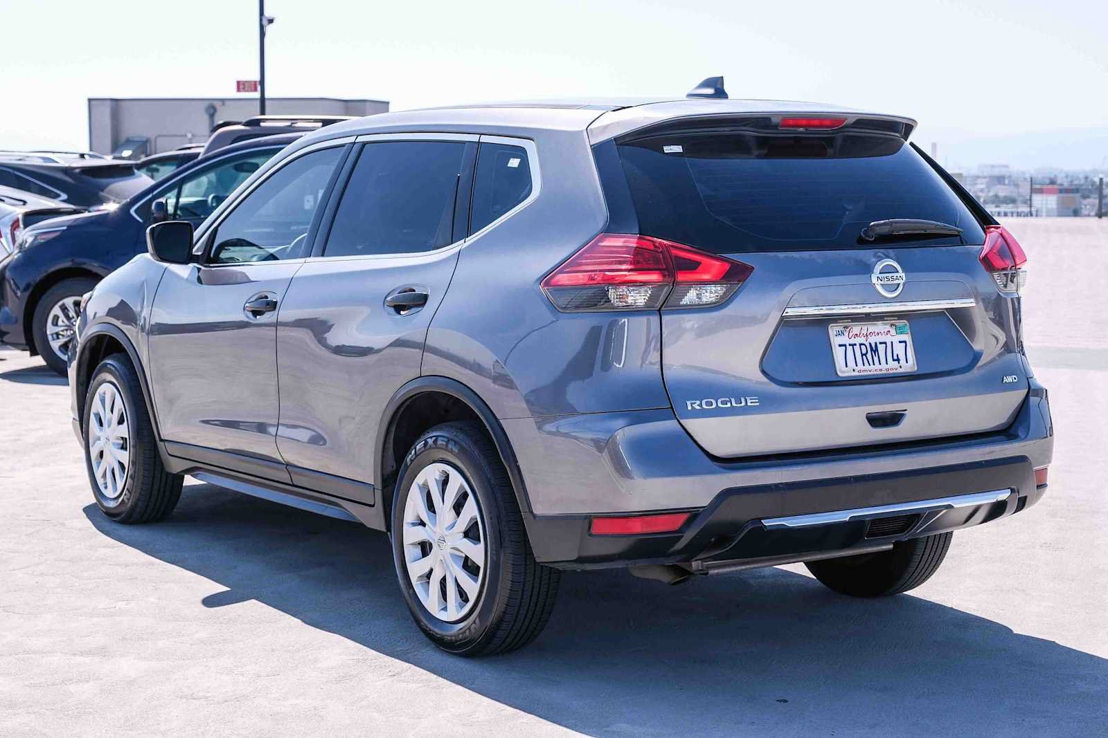 Used 2017 Nissan Rogue S AWD/4WD image 6
