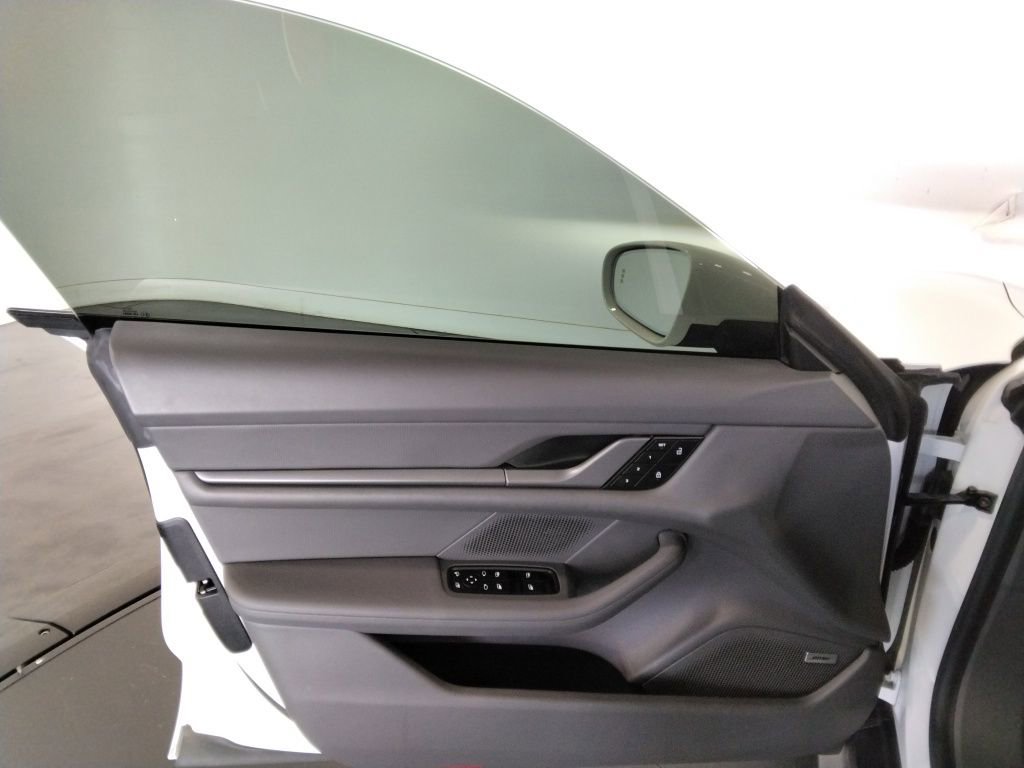 Used 2022 Porsche Taycan image 36