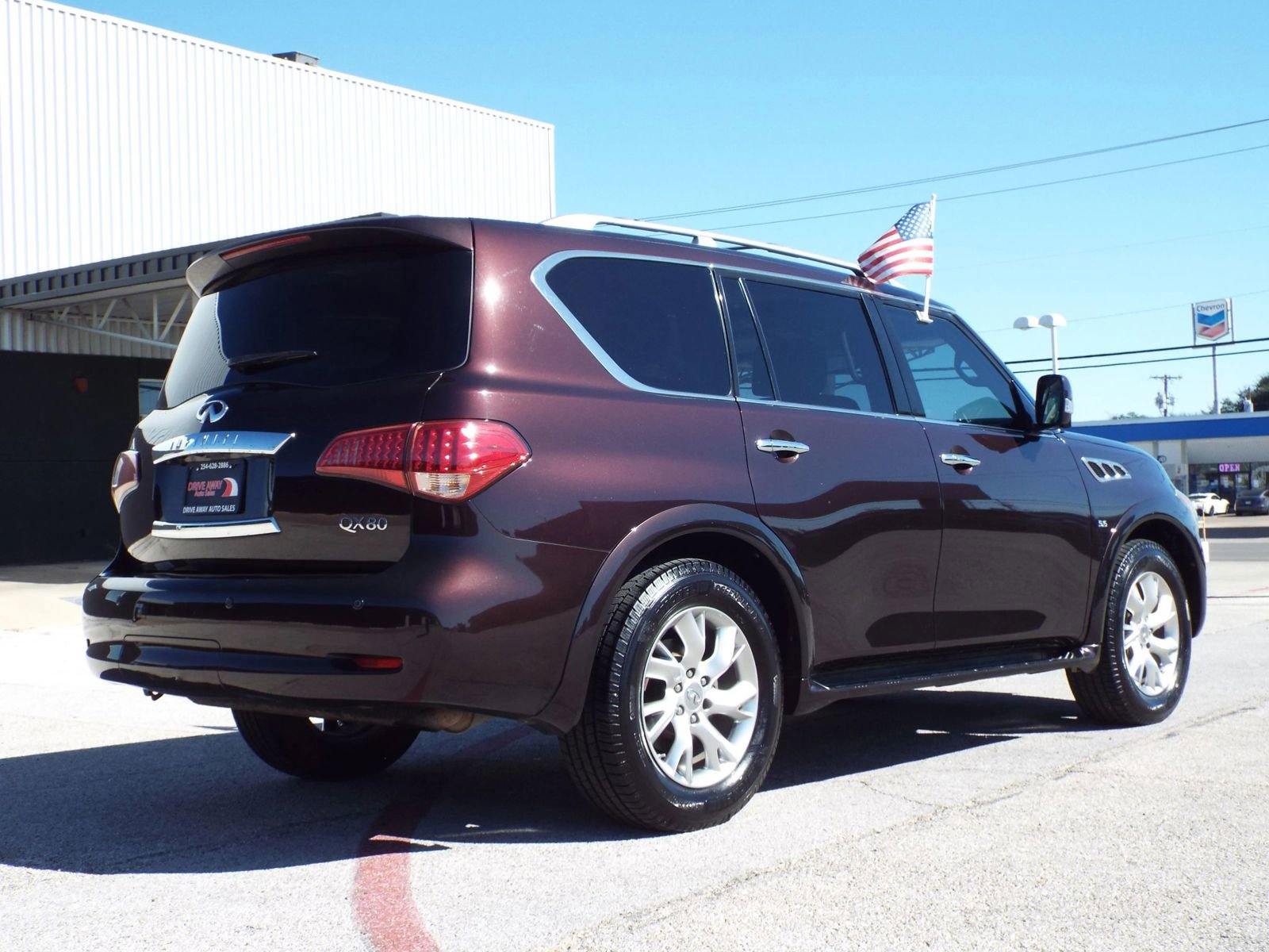 Used 2014 INFINITI QX80 4WD w/ Deluxe Touring Package image 5