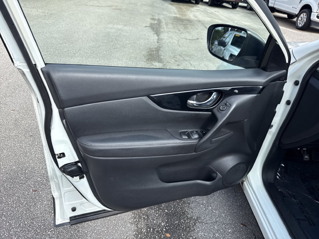 Used 2017 Nissan Rogue Sport SV FWD image 13