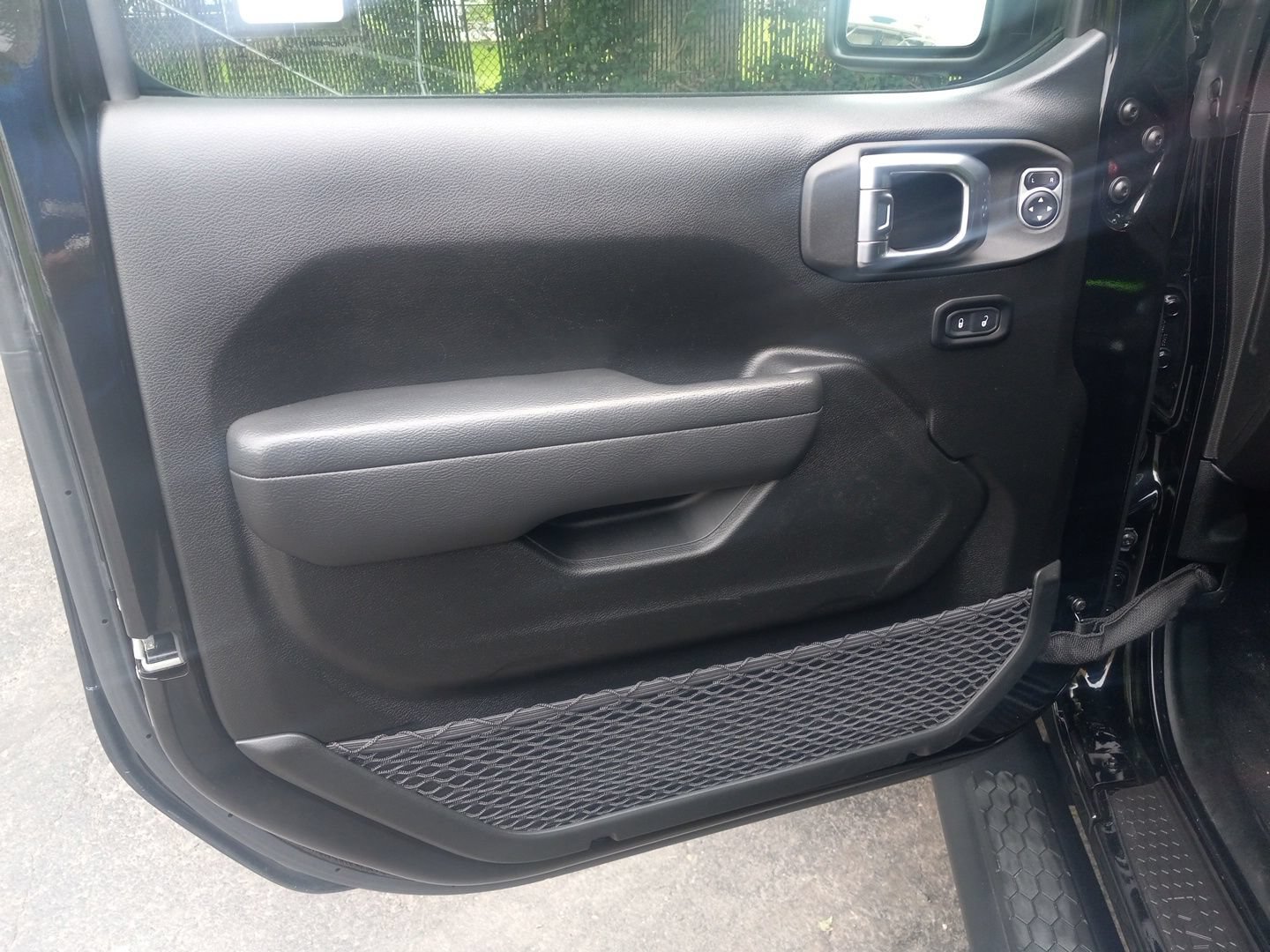 Used 2022 Jeep Wrangler Rubicon w/ LED Lighting Group AWD/4WD image 18
