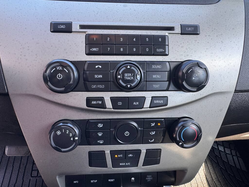 Used 2009 Ford Focus SE FWD image 18