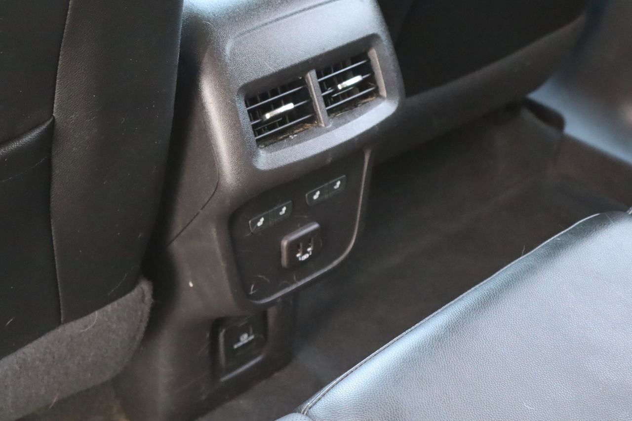 Used 2023 Chevrolet Equinox Premier FWD image 18