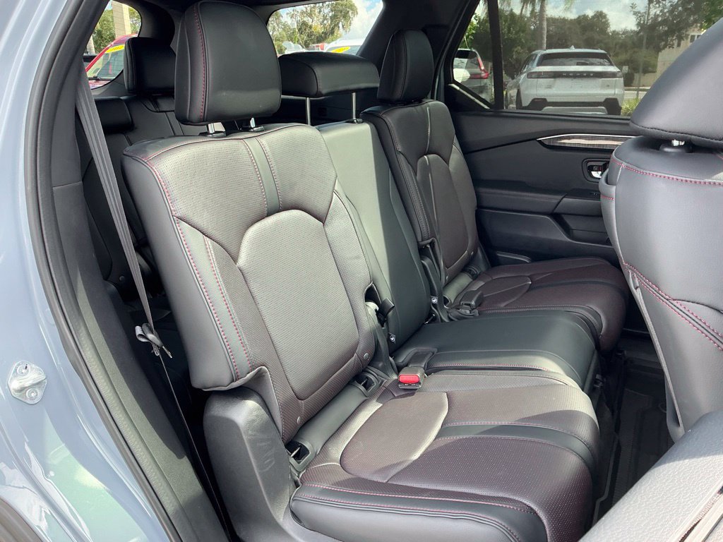 Certified 2025 Honda Pilot Black Edition image 22