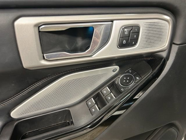 Used 2021 Ford Explorer Platinum w/ Premium Technology Package image 11