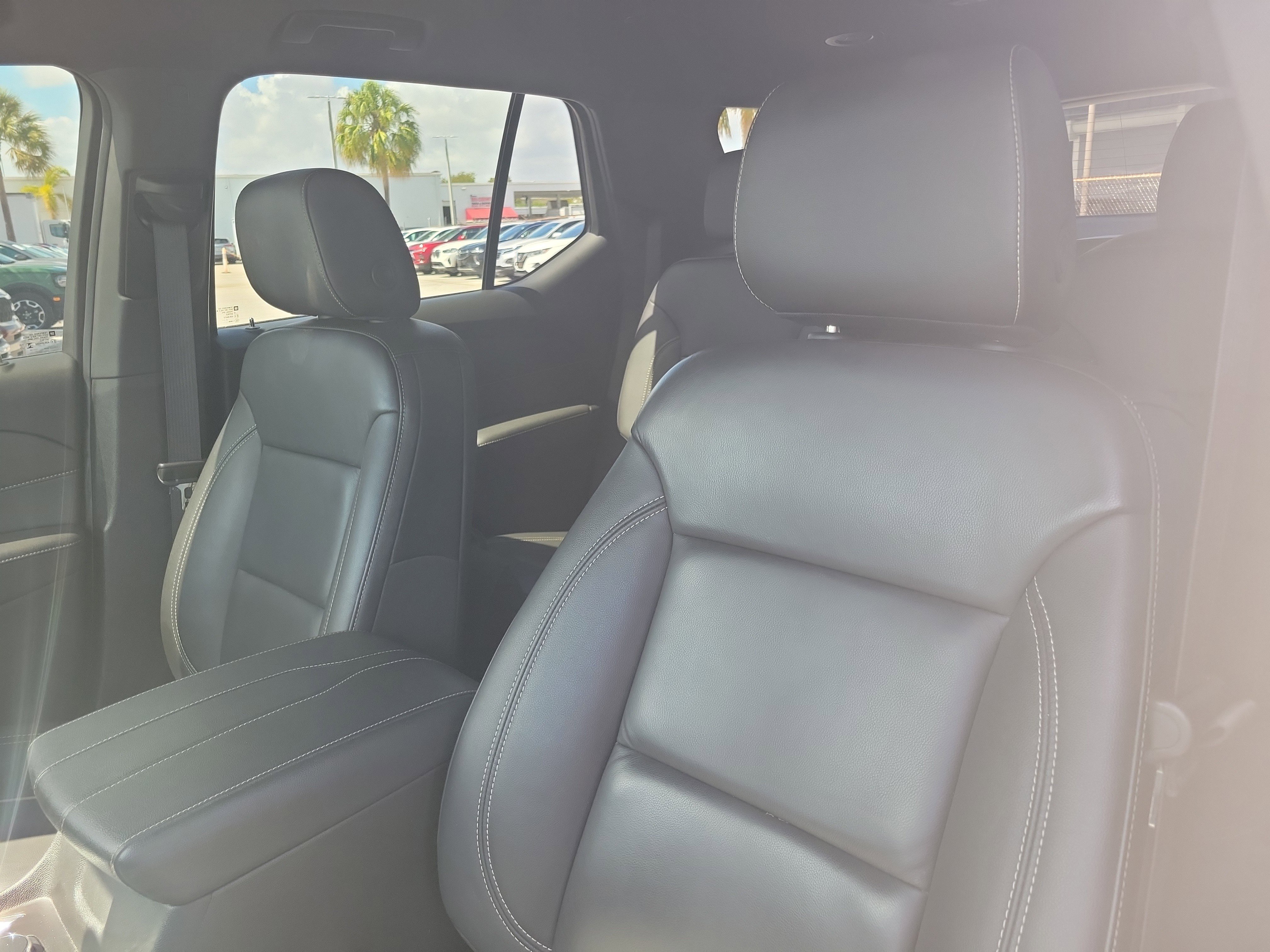 Used 2023 Chevrolet Traverse LT image 28