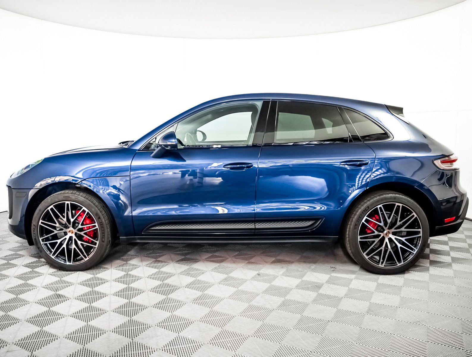 Certified 2024 Porsche Macan S image 2