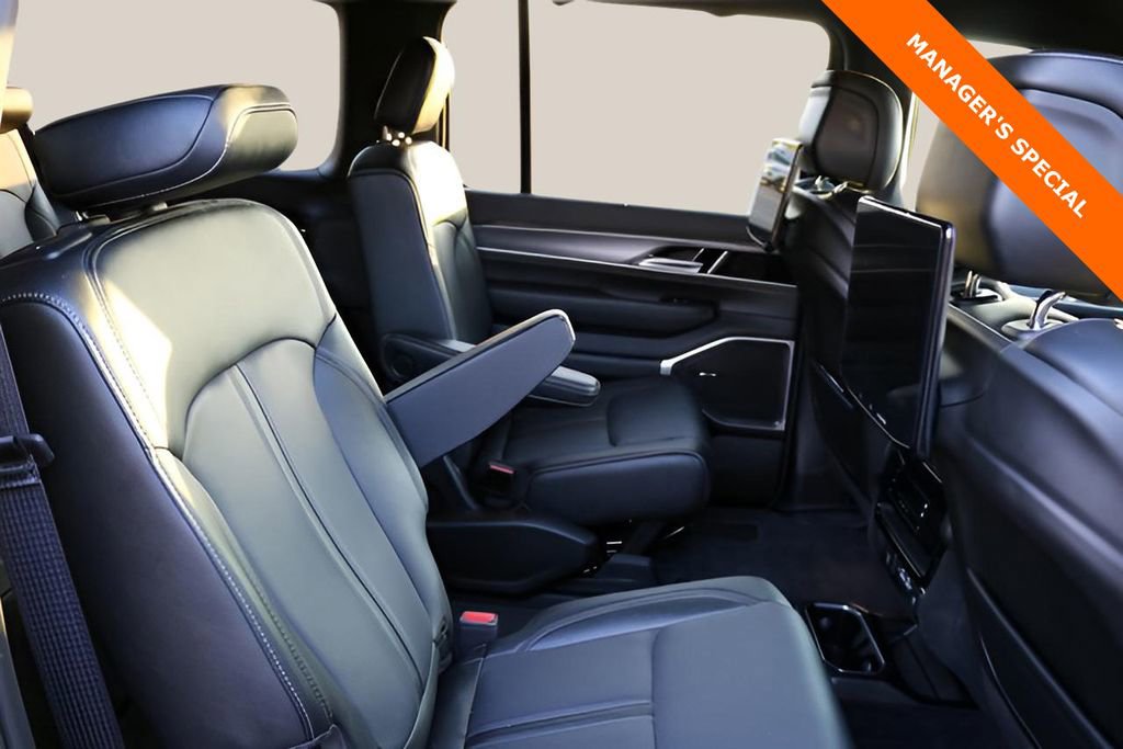 New 2025 Jeep Wagoneer L Series III w/ Rear Seat Video Group 1 AWD/4WD image 14