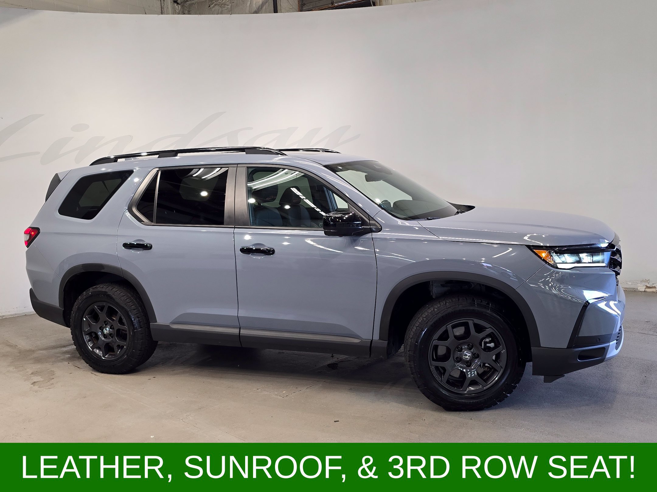 Used 2025 Honda Pilot TrailSport image 3
