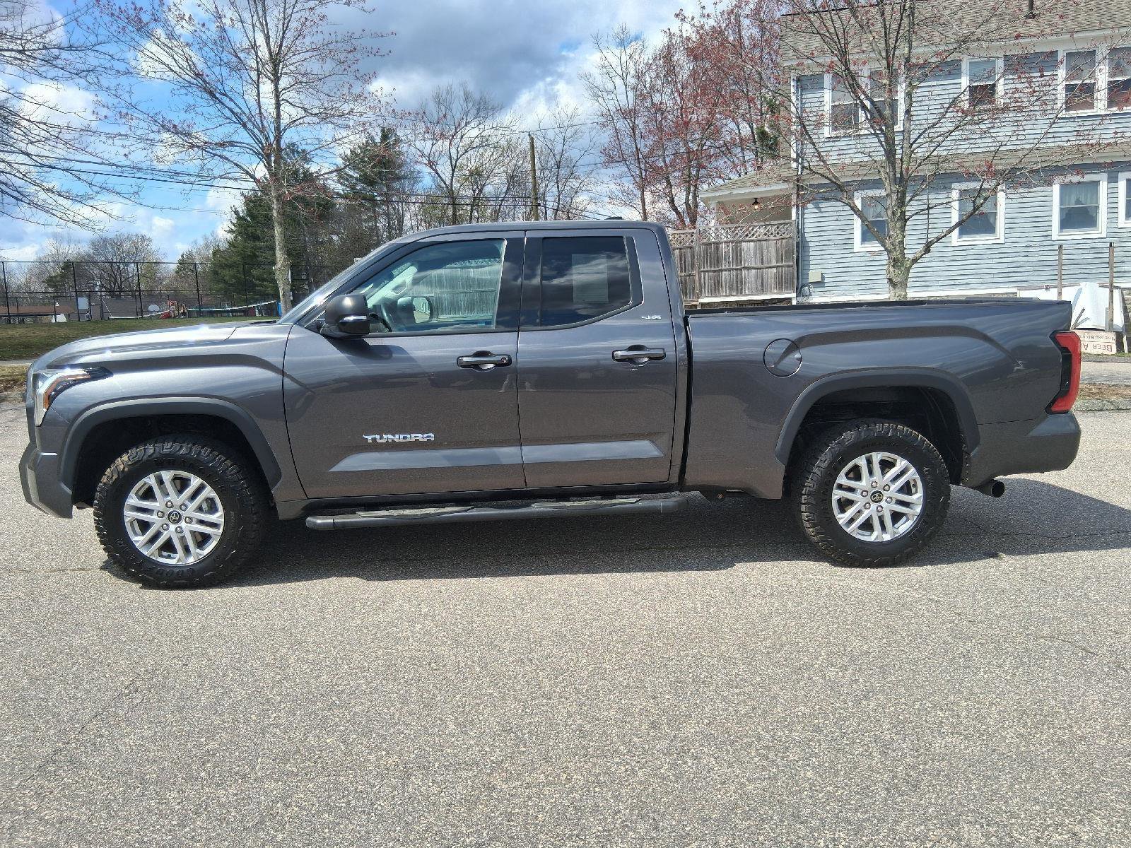 Used 2022 Toyota Tundra SR5 w/ SR5 Premium Package AWD/4WD image 3