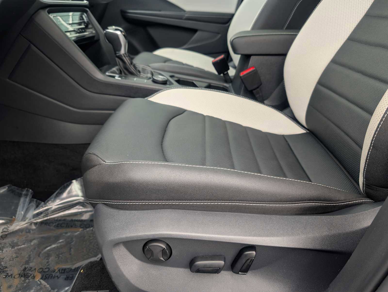 Certified 2025 Volkswagen Taos SEL w/ Taos Adventure Package image 20