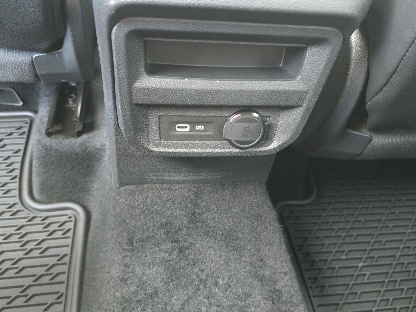 Used 2023 Volkswagen Tiguan SE R-Line image 12