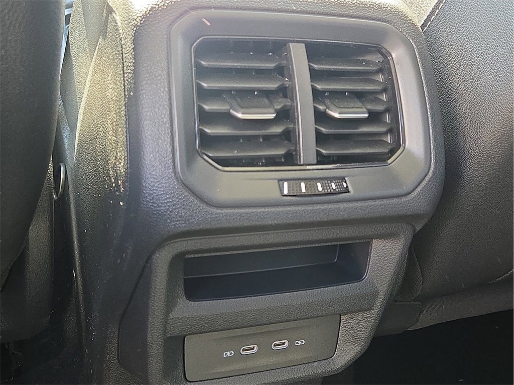 New 2026 Volkswagen Taos SE image 12