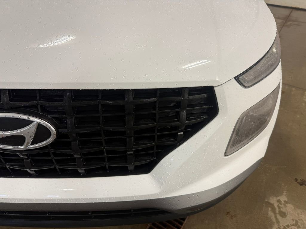 Certified 2022 Hyundai Venue SE w/ Cargo Package FWD image 6