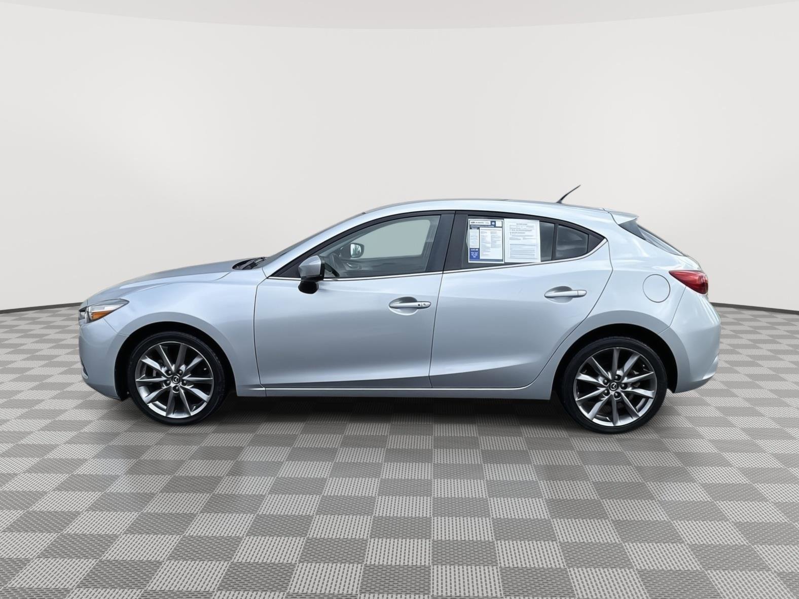 Used 2018 MAZDA MAZDA3 Touring image 5