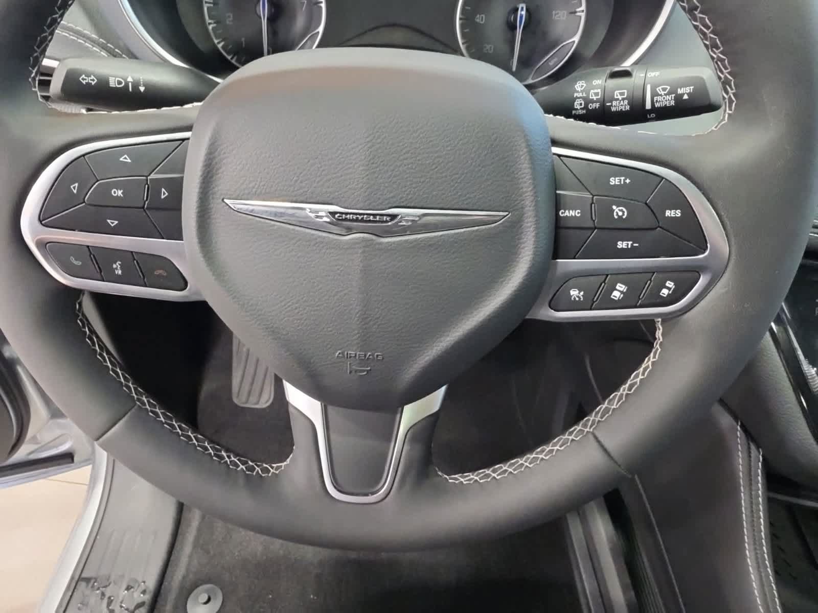 Used 2026 Chrysler Pacifica Limited FWD image 22