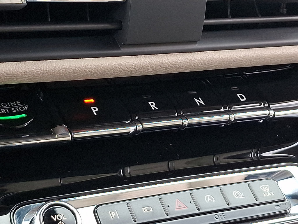 Used 2025 Lincoln Corsair FWD image 14