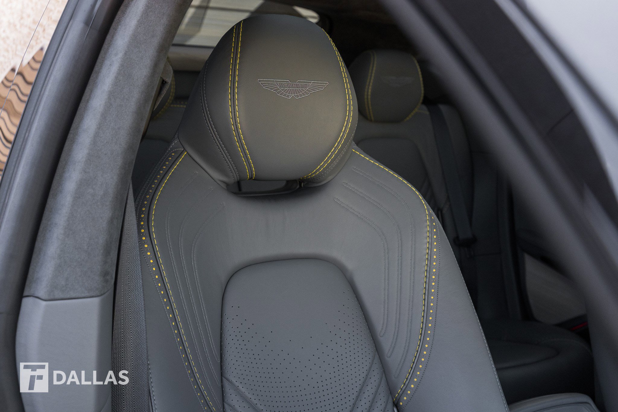 Used 2021 Aston Martin DBX image 40