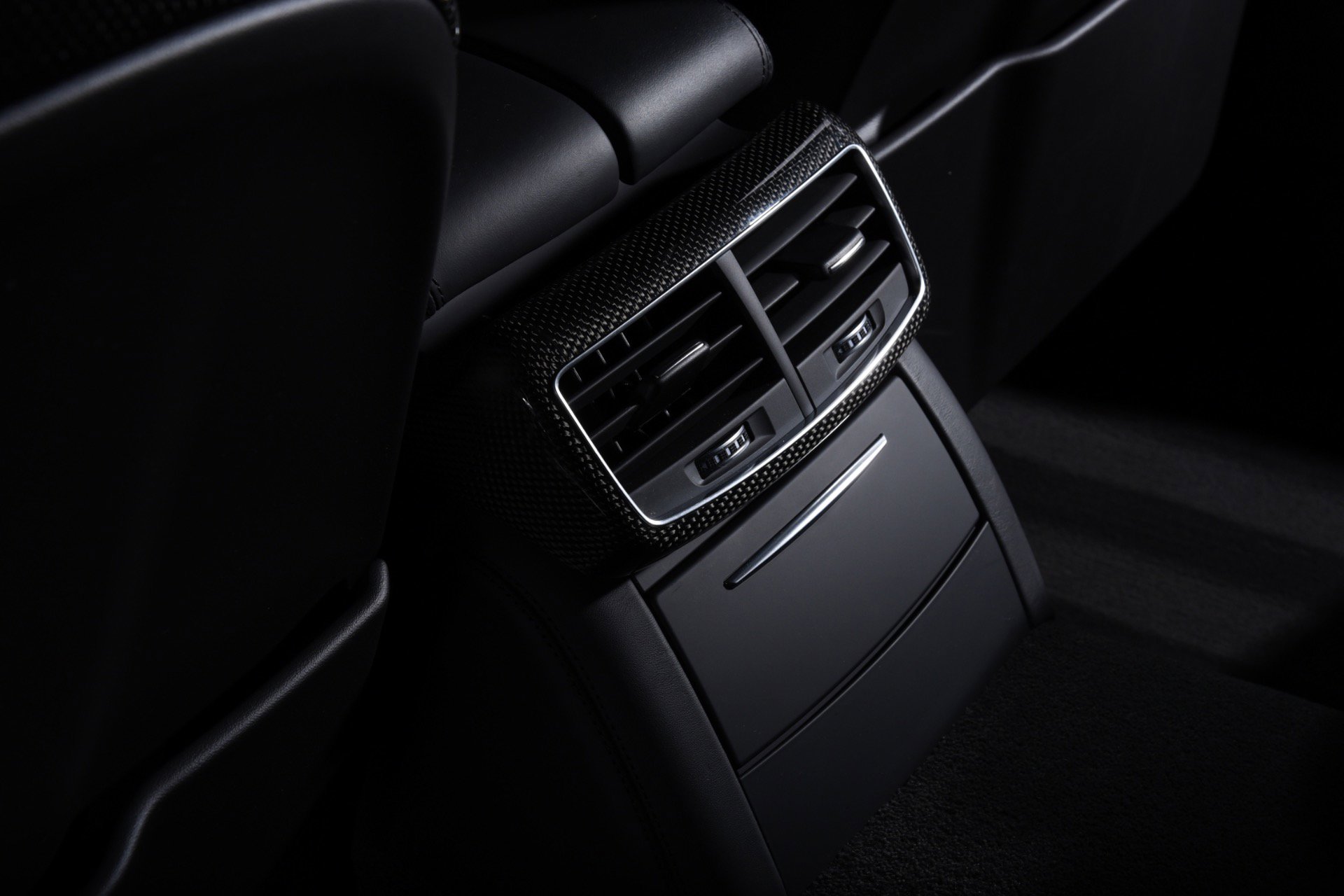 Used 2015 Audi S8 image 29