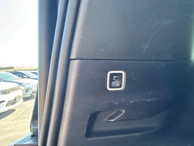 Used 2024 Jeep Wagoneer L Series II w/ Flexible Seating Group AWD/4WD image 7