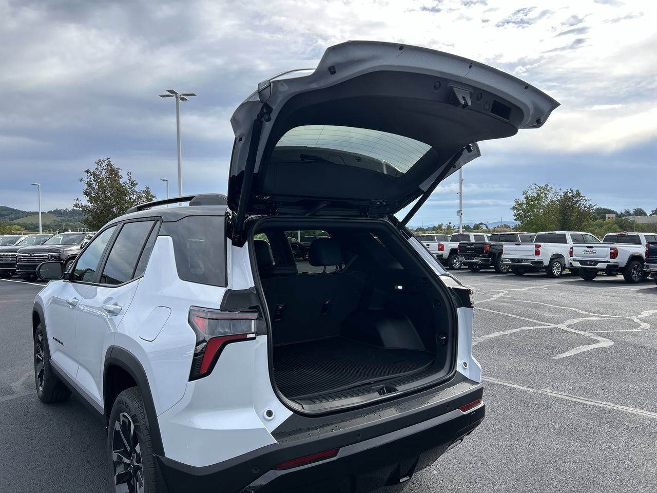 New 2027 Chevrolet Equinox RS w/ Convenience Package III AWD/4WD image 9