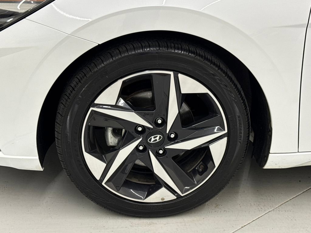 Used 2021 Hyundai Elantra Limited image 10