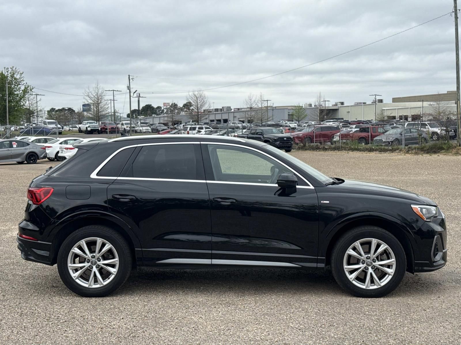 Used 2021 Audi Q3 2.0T Premium w/ Convenience Package image 2