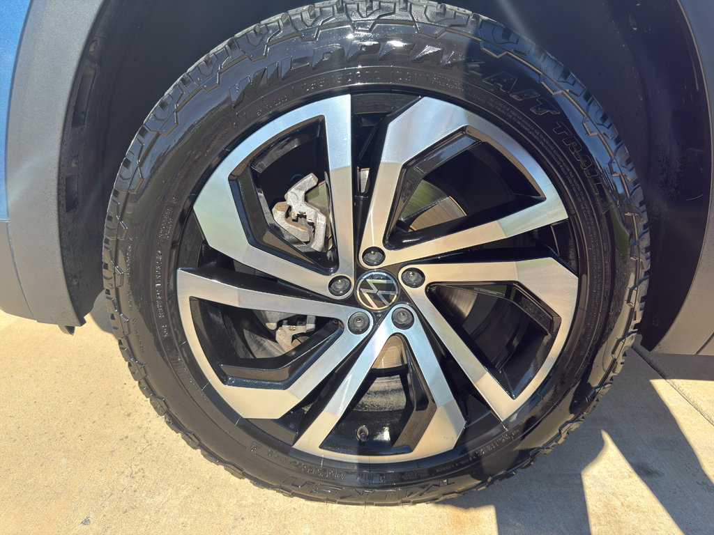 Used 2020 Volkswagen Atlas Cross Sport SEL Premium image 17