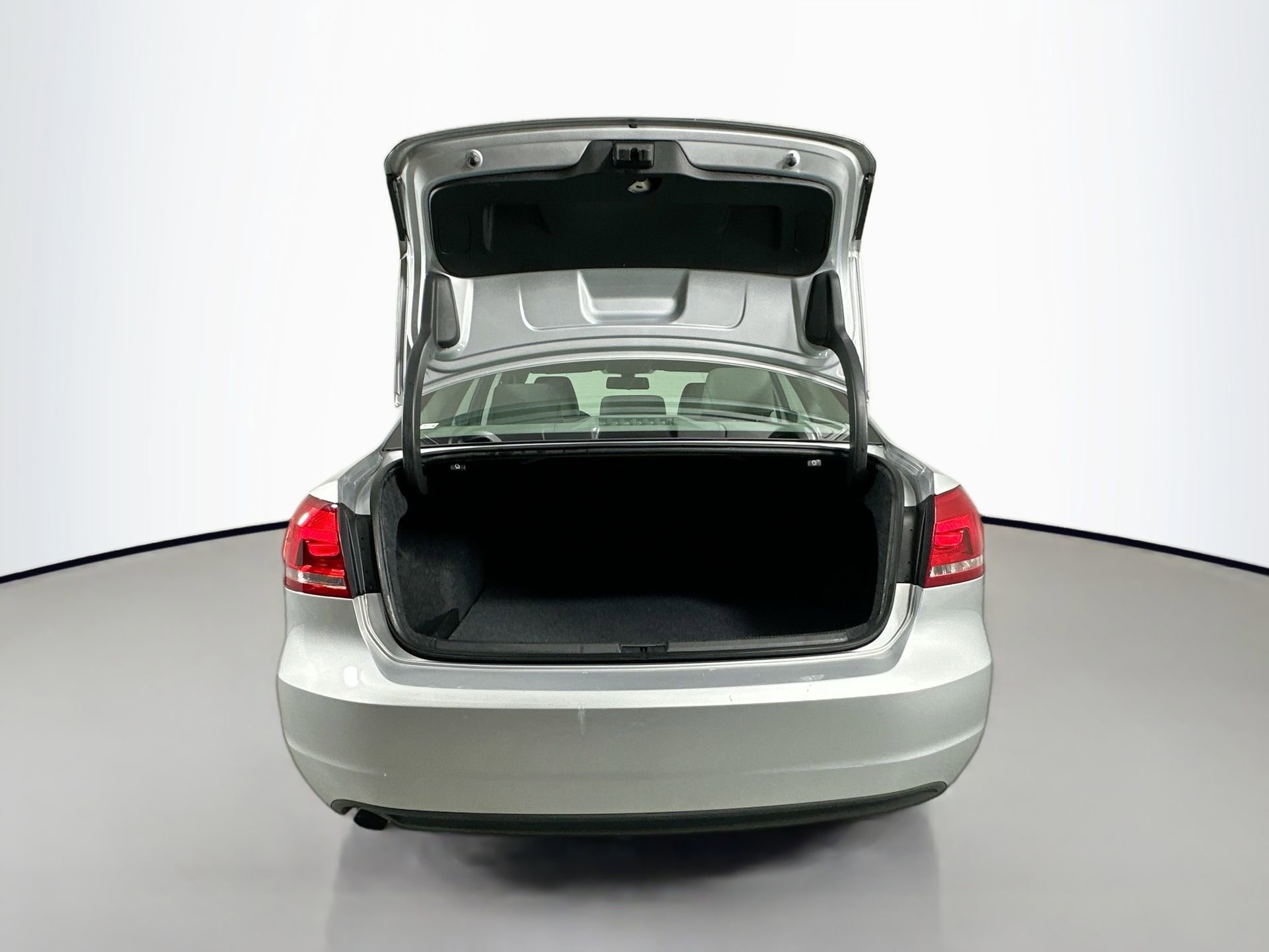 Used 2015 Volkswagen Passat 1.8T Limited Edition image 23