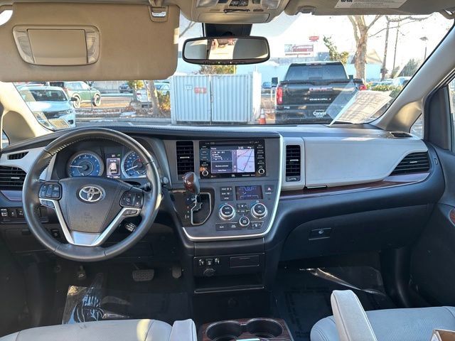 Used 2020 Toyota Sienna XLE image 13