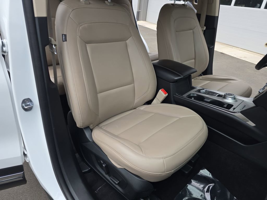 Used 2023 Ford Explorer XLT w/ Equipment Group 202A image 10