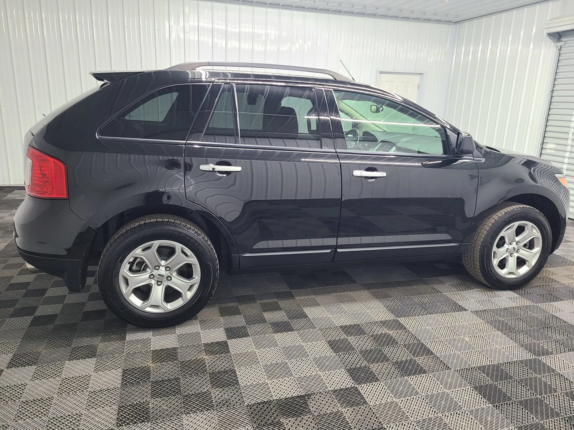 Used 2011 Ford Edge SEL w/ 202A Rapid Spec Order Code FWD image 12