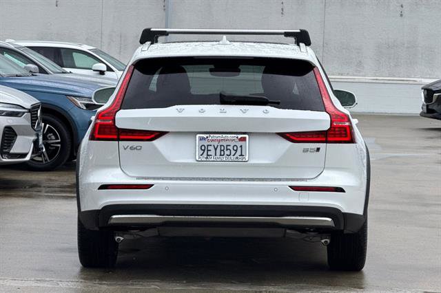 Used 2023 Volvo V60 B5 Cross Country Plus w/ Climate Package image 4