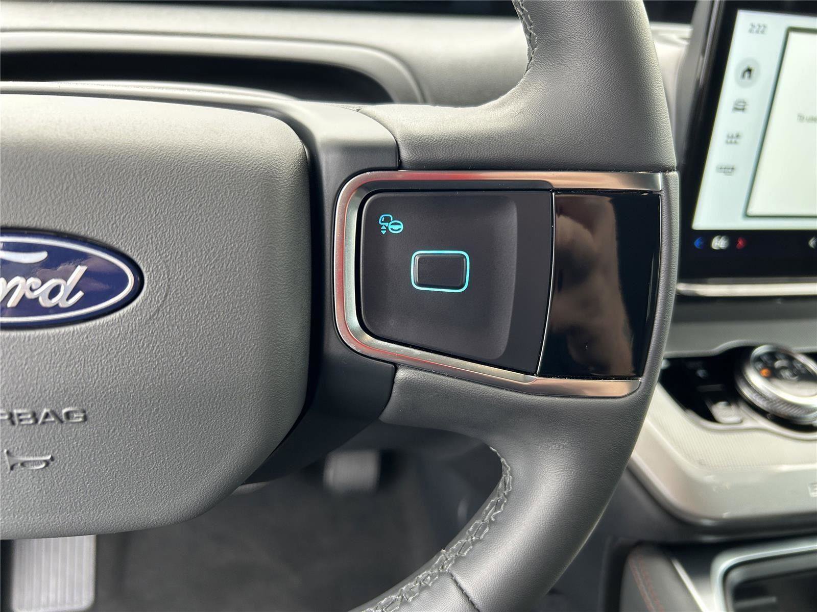 Certified 2025 Ford Expedition Active image 14