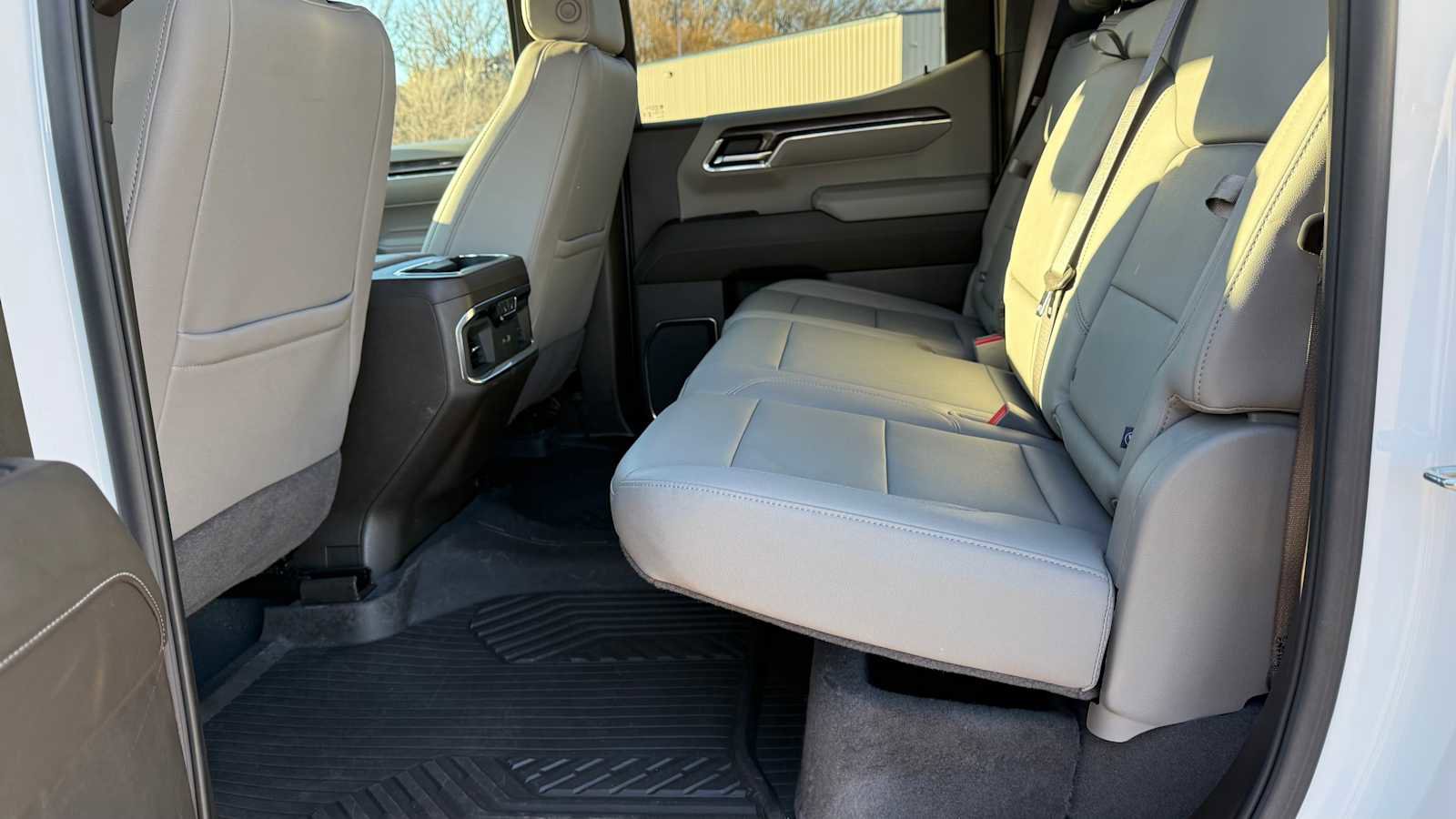 Used 2024 Chevrolet Silverado 1500 LTZ AWD/4WD image 8