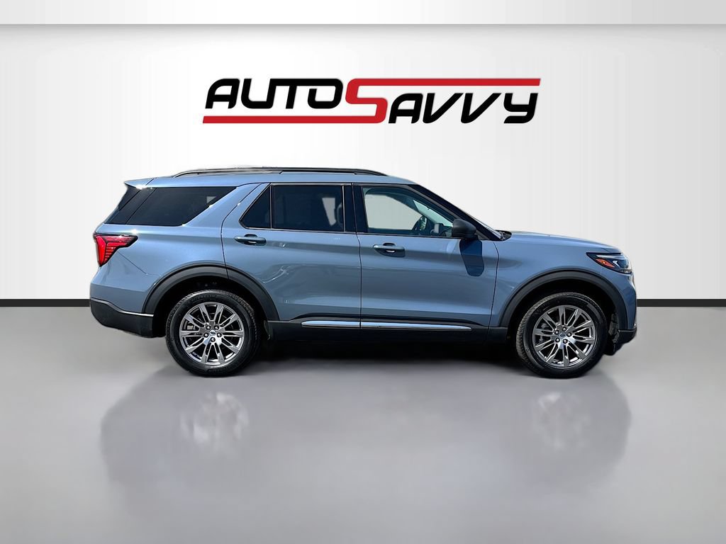 Used 2025 Ford Explorer Active AWD/4WD image 8