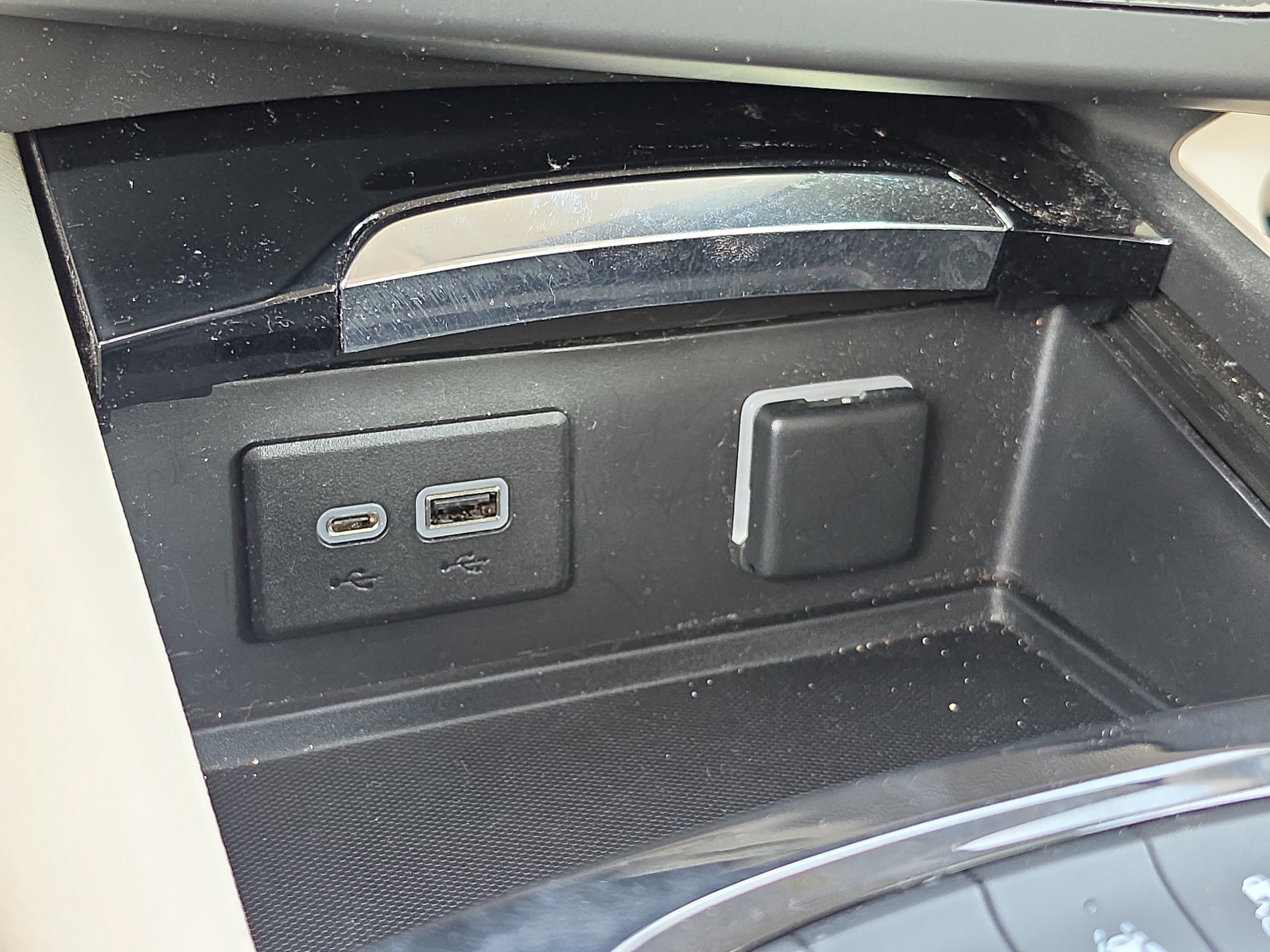 Used 2022 Buick Envision Essence w/ Safety Package FWD image 27