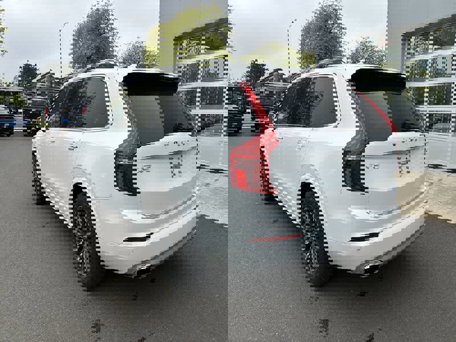 Used 2018 Volvo XC90 T6 Momentum w/ Convenience Package AWD/4WD image 3