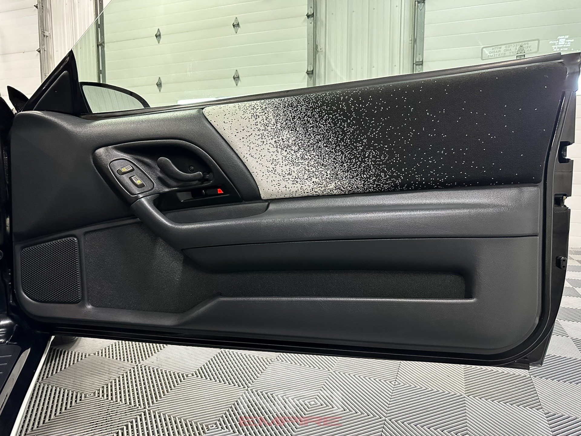 Used 1993 Chevrolet Camaro Z28 RWD image 37