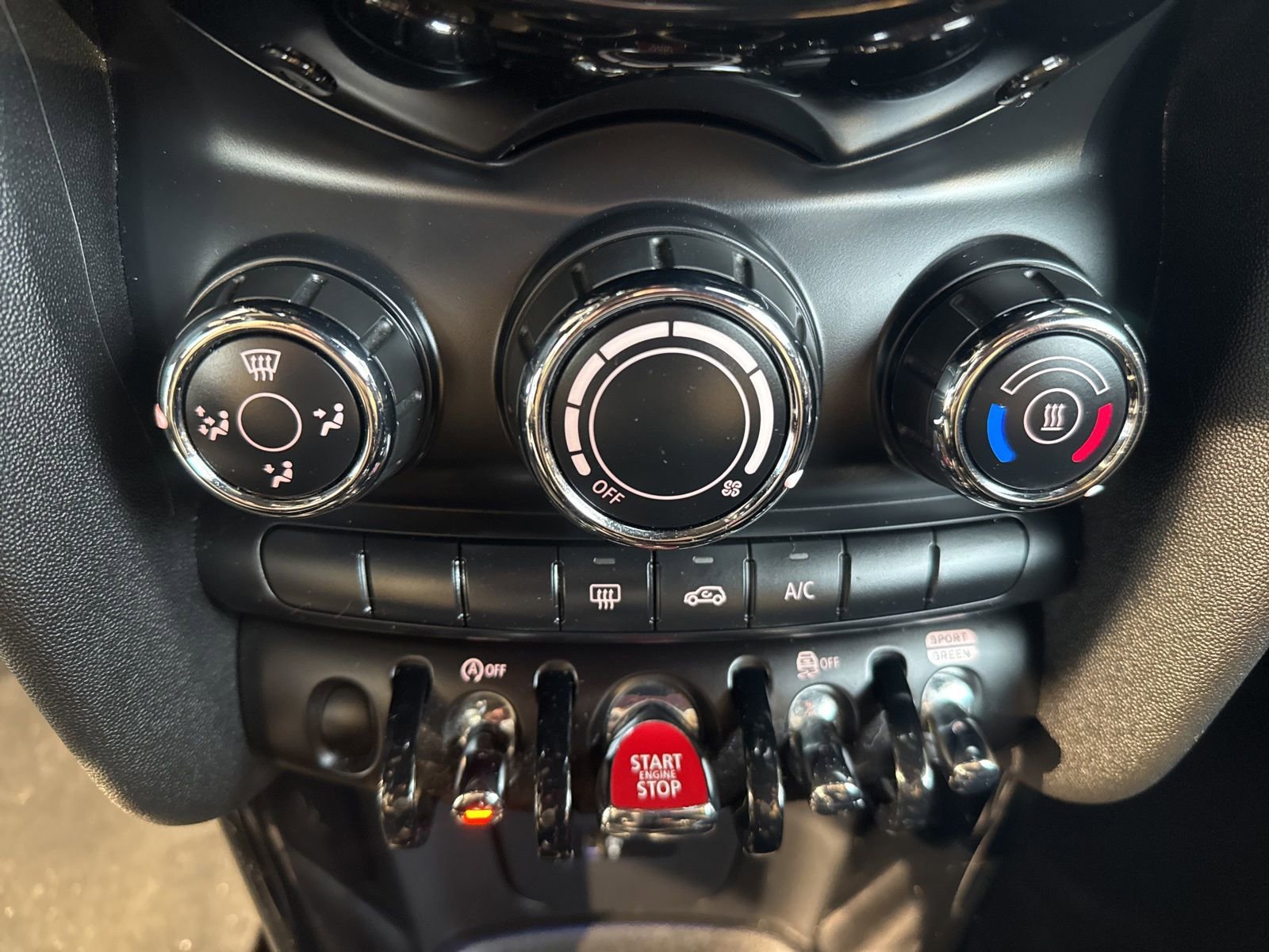 Used 2019 MINI Cooper S w/ Signature Upholstery Package image 27