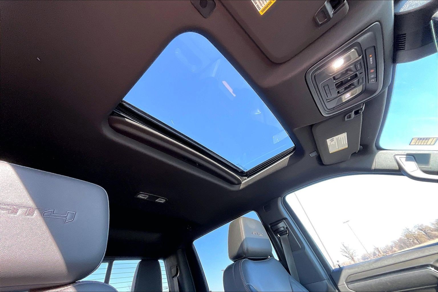 Used 2023 GMC Sierra 1500 AT4 w/ AT4 Premium Package image 12