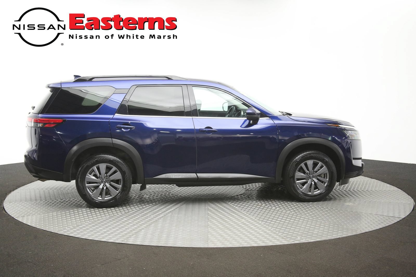 Used 2025 Nissan Pathfinder SV FWD image 43