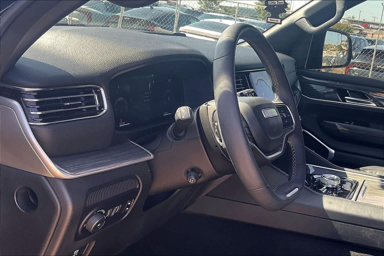 Used 2022 Jeep Wagoneer Series II AWD/4WD image 2