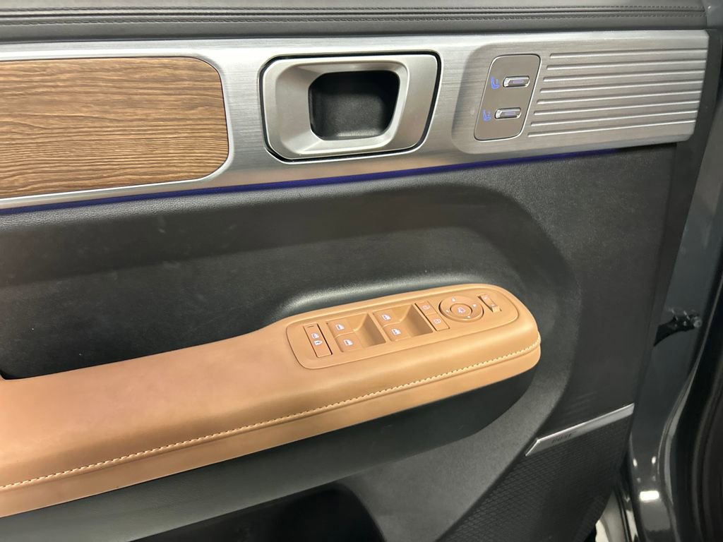 Used 2025 Hyundai Santa Fe Limited image 12