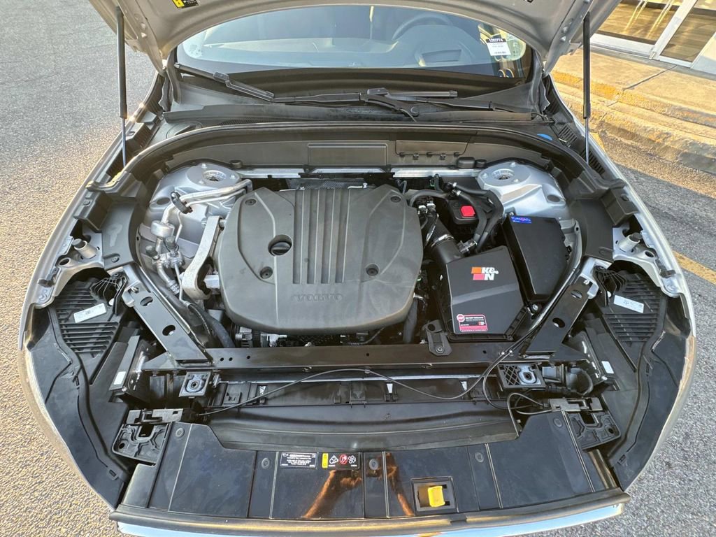 Used 2023 Volvo XC60 B5 Ultimate w/ Protection Package Premier image 3