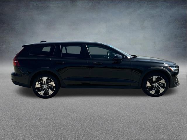 Used 2025 Volvo V60 B5 Cross Country Plus AWD/4WD image 11